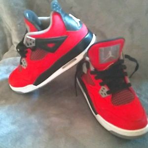 Jordan Retro 4 GS size 5y